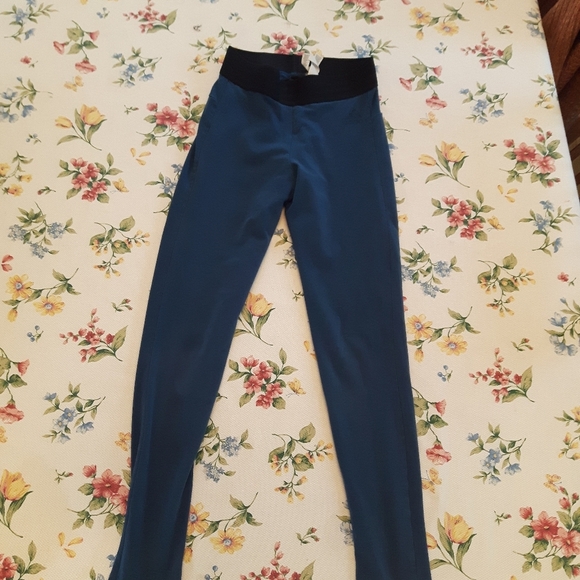 Size M Adidas stretchy running athletic pants - Picture 3 of 12